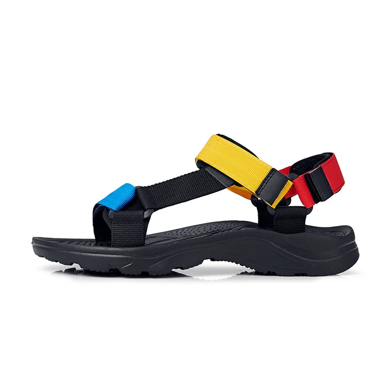 Sandales antidérapantes pour hommes, tongs d'été de haute qualité, pantoufles de plage d'extérieur, chaussures décontractées, chaussures pour hommes bon marché, chaussures d'eau, 2024