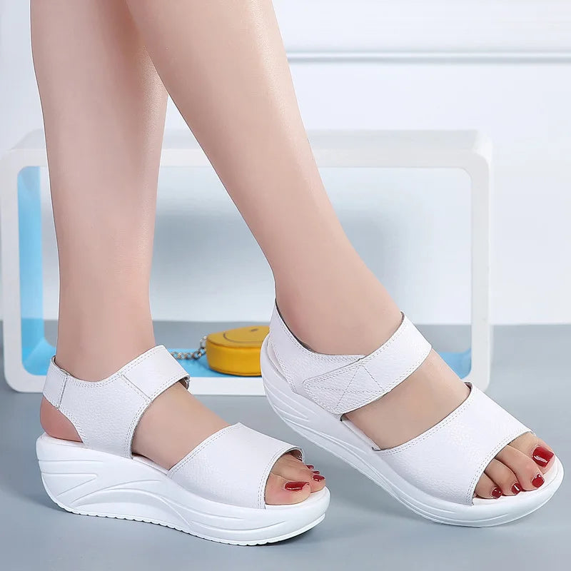 WOIZGIC Femmes Mère Dames Femmes Véritable Chaussures En Cuir Sandales Femme Plateforme Crochet Boucle Décontracté Été Cool Plage AM-9018