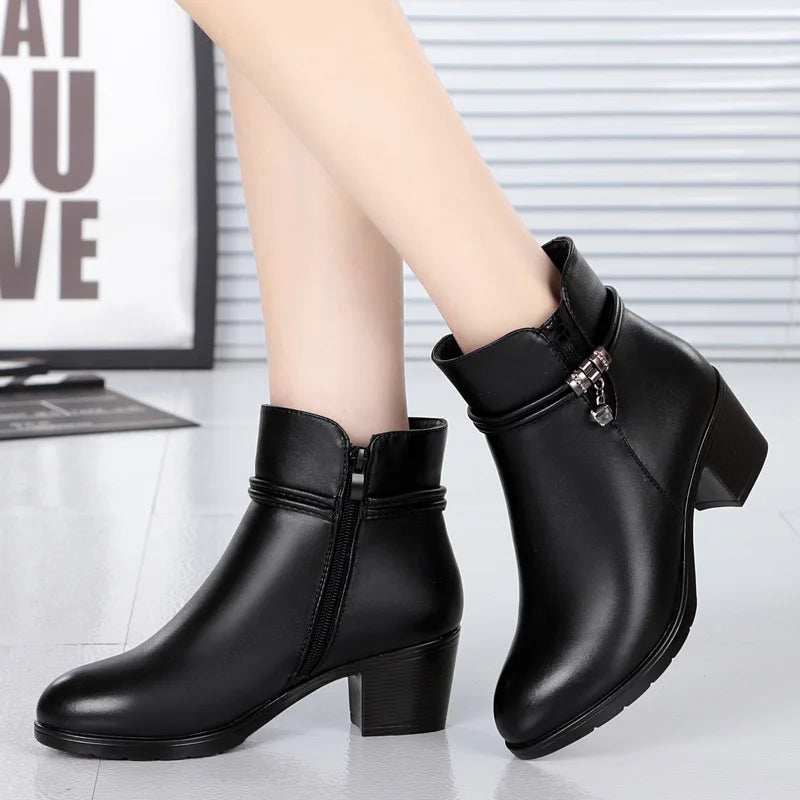 WOIZGIC Femmes Dames Mère Famale Hiver Cheville En Cuir Véritable Fourrure Chaude Laine Peluche Chaussures Bottes Fermeture Éclair Talon Moyen Grande Taille 43