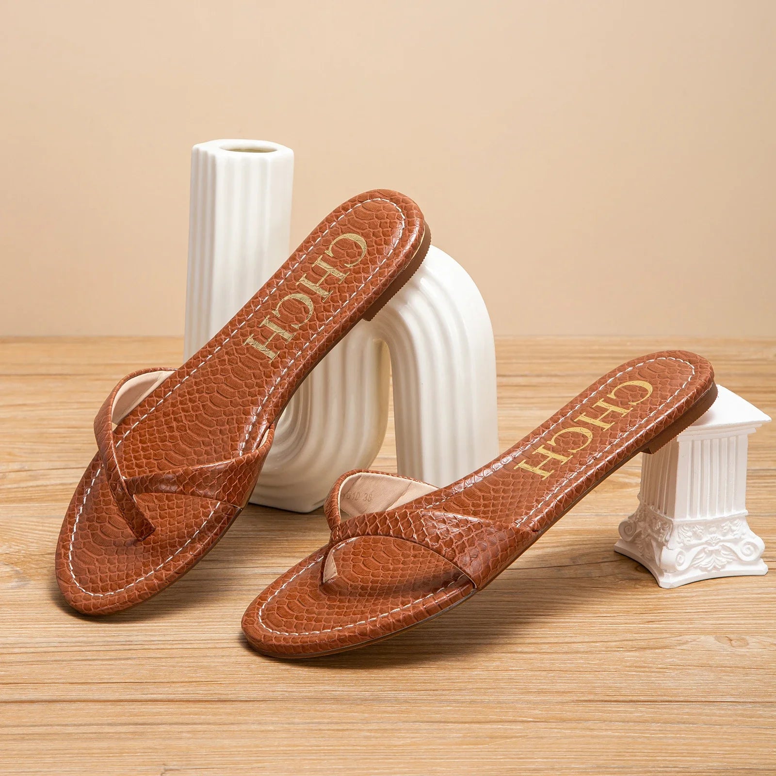 Design  Women's Slippers Simple Versatile Fine Workmanship New Woman  Flip-flops