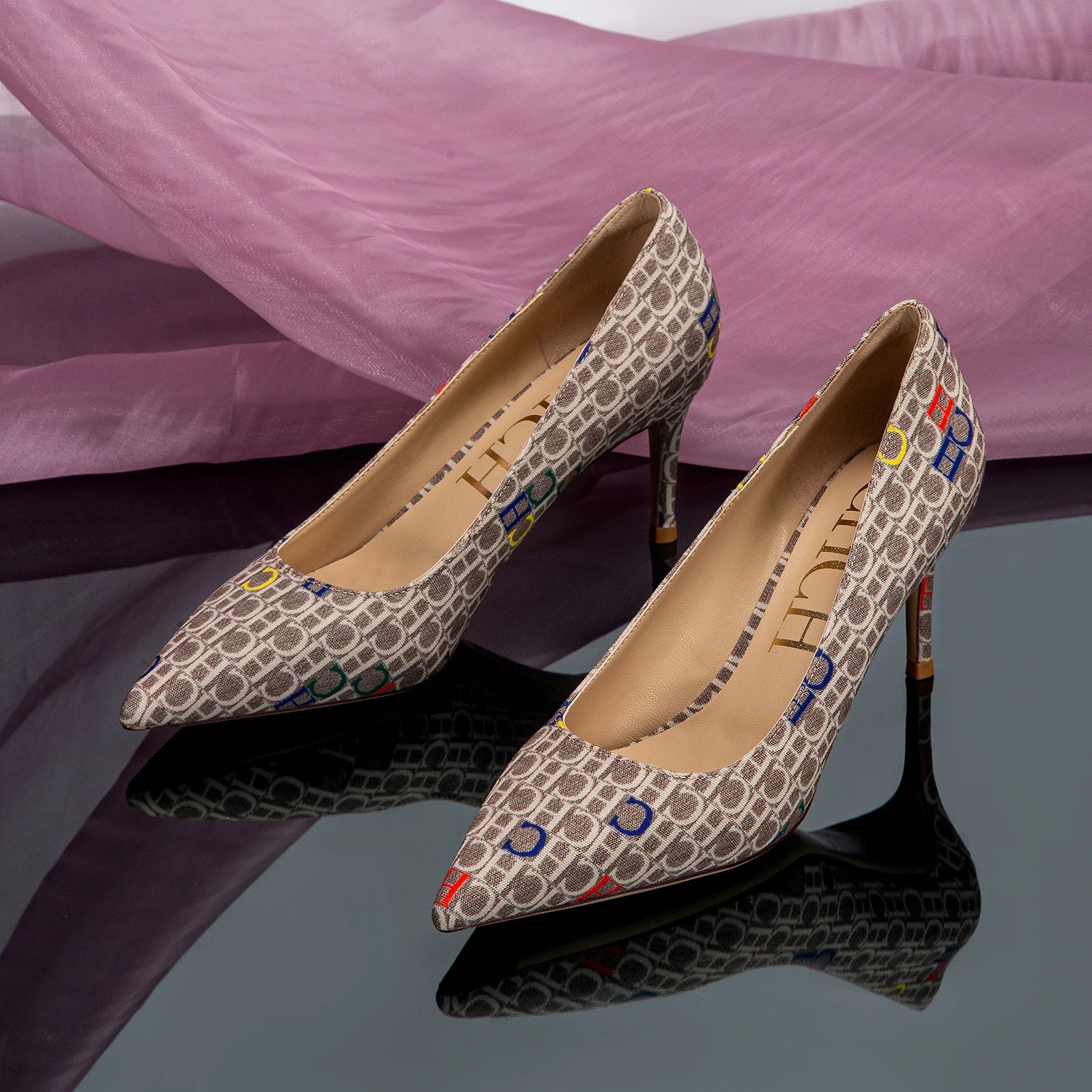 Classic style French ladies' high heels, shallow heel, letter cowboy print design, classic fashion.