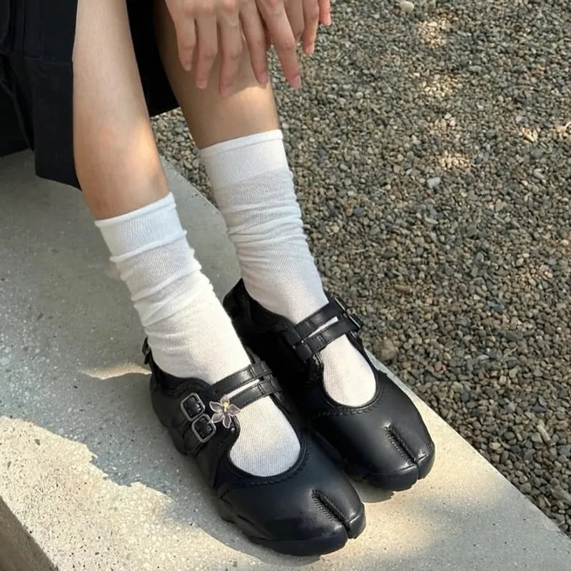 Tabi Shoes New Fashion Belt Buckle Ninja Split Toe Shoes Ladies Soft Sole Sneakers Mary Jane Casual For Women