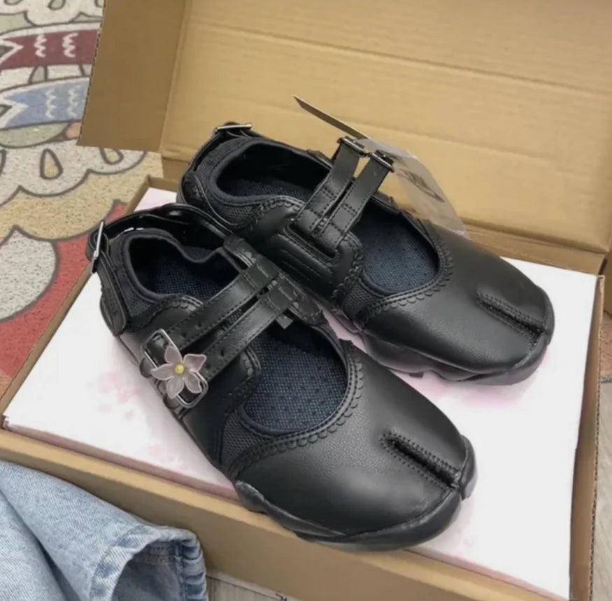 Tabi Shoes New Fashion Belt Buckle Ninja Split Toe Shoes Ladies Soft Sole Sneakers Mary Jane Casual For Women